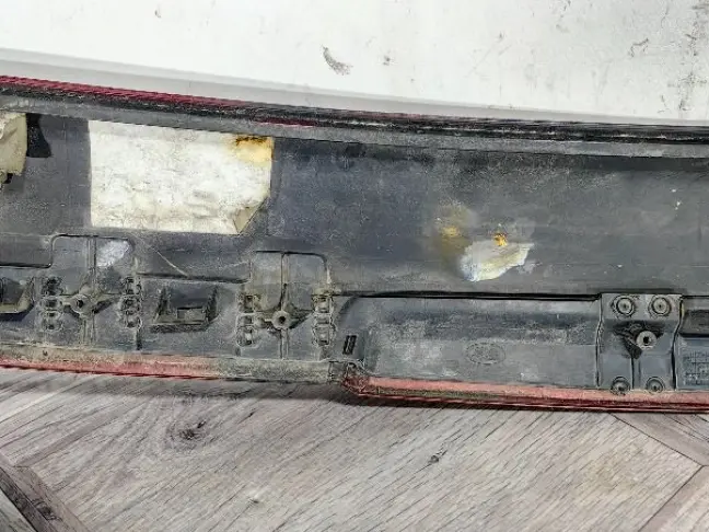 Молдинг стекла багажника Range Rover Sport L320