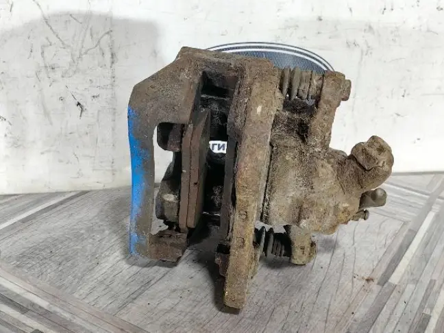 Суппорт левый задний Land Rover Sport L320