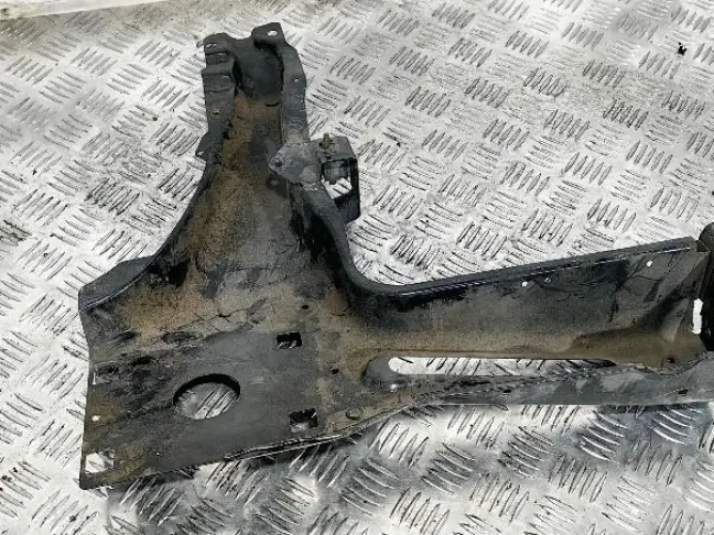 Ухо левое панели Range Rover L322 07-12