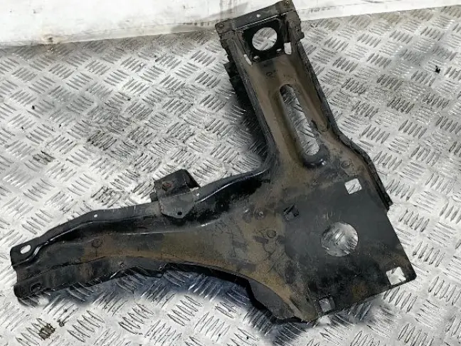 Ухо левое панели Range Rover L322 07-12