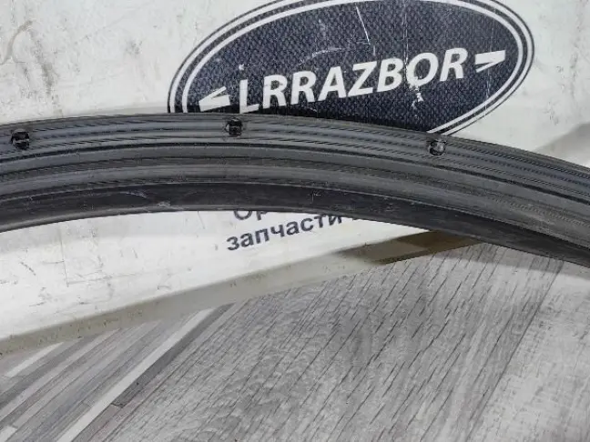 Уплотнитель двери задней левой Range Rover L322