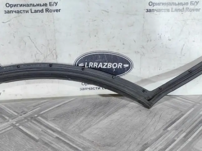 Уплотнитель двери задней левой Range Rover L322