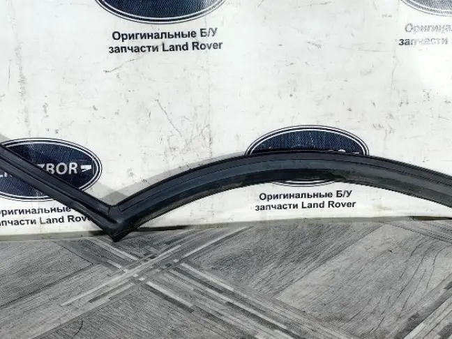 Уплотнитель двери задней левой Range Rover L322