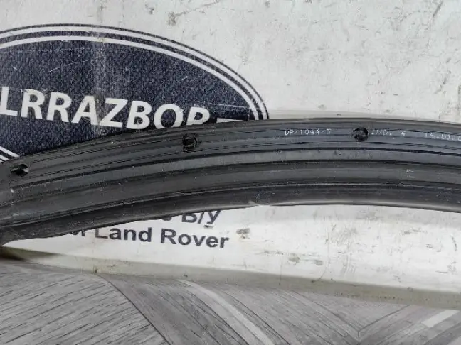 Уплотнитель двери задней левой Range Rover L322