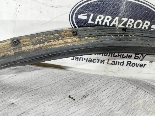 Уплотнитель двери задней левой Range Rover L322