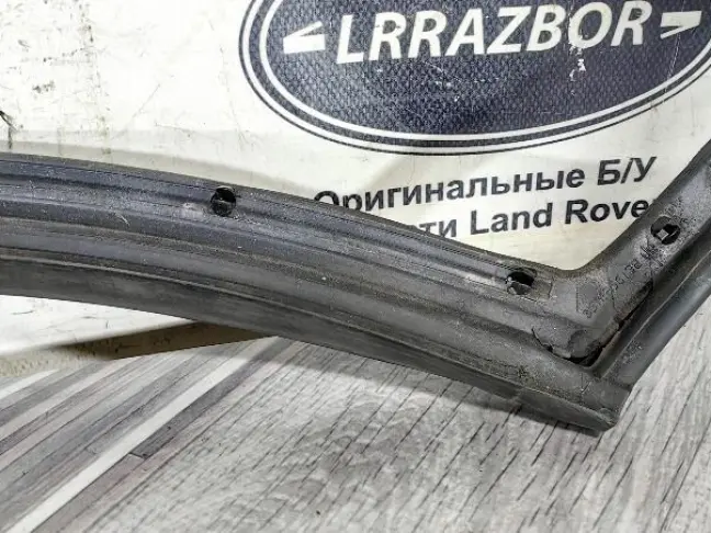 Уплотнитель двери задней левой Range Rover L322