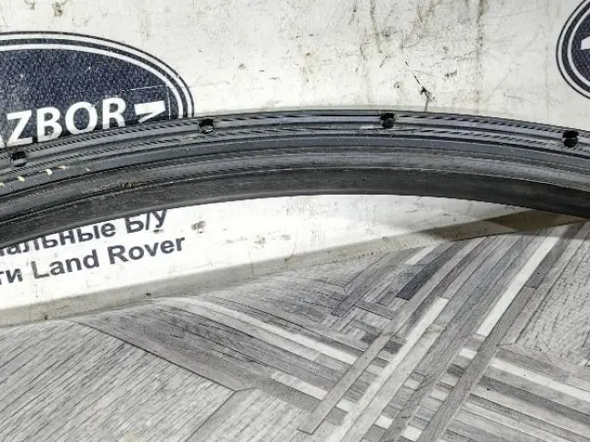 Уплотнитель двери задней левой Range Rover L322