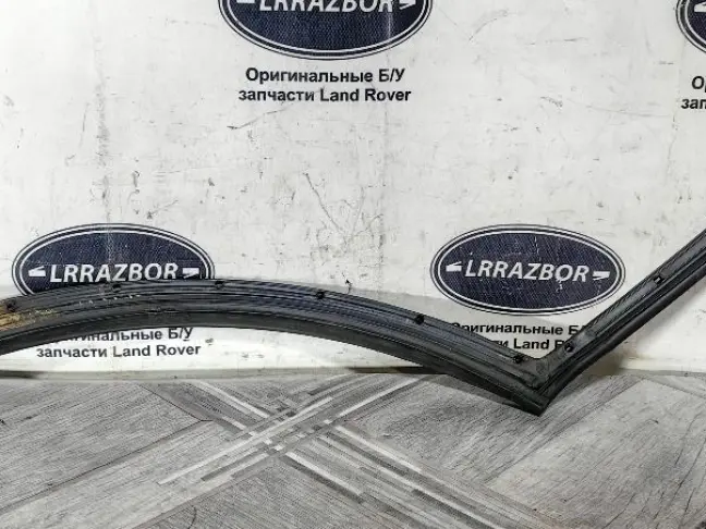 Уплотнитель двери задней левой Range Rover L322