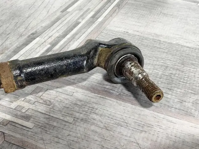 Тяга рулевая с наконечником правым Freelander 2