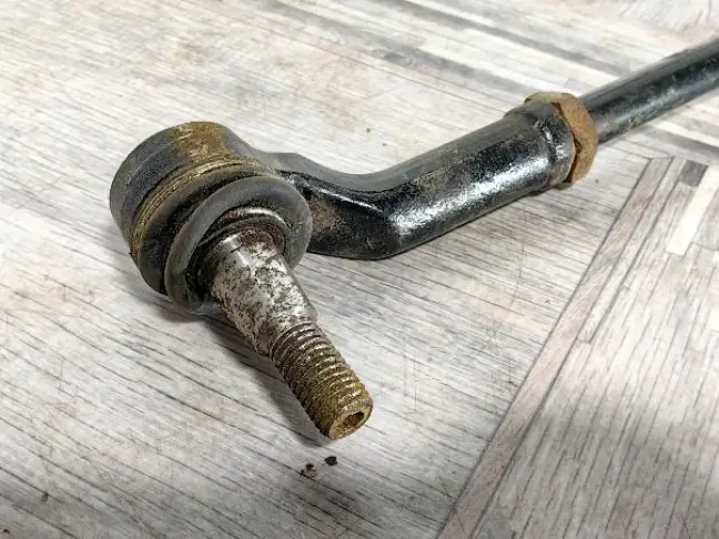 Тяга рулевая с наконечником правым Freelander 2