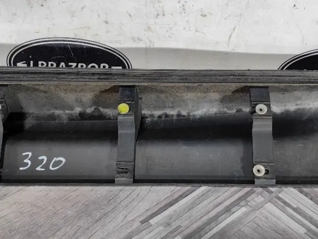 Молдинг передний правый  Range Rover Sport L320