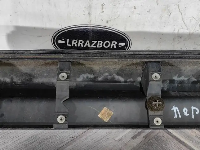 Молдинг передний правый  Range Rover Sport L320