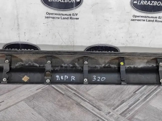 Молдинг передний правый  Range Rover Sport L320