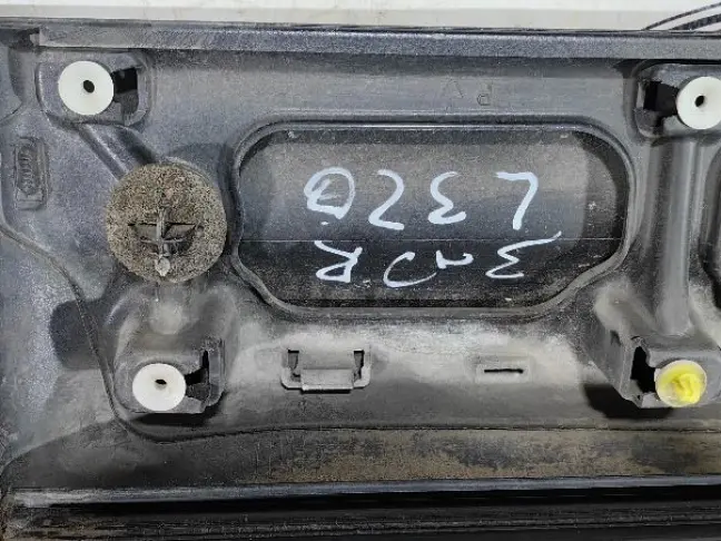 Молдинг двери задний правый Range Rover Sport 320