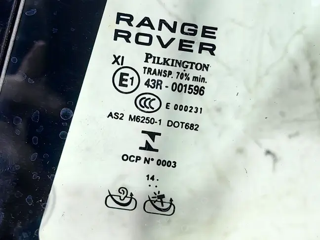 Форточка задняя левая Range Rover 4 L405 светлое