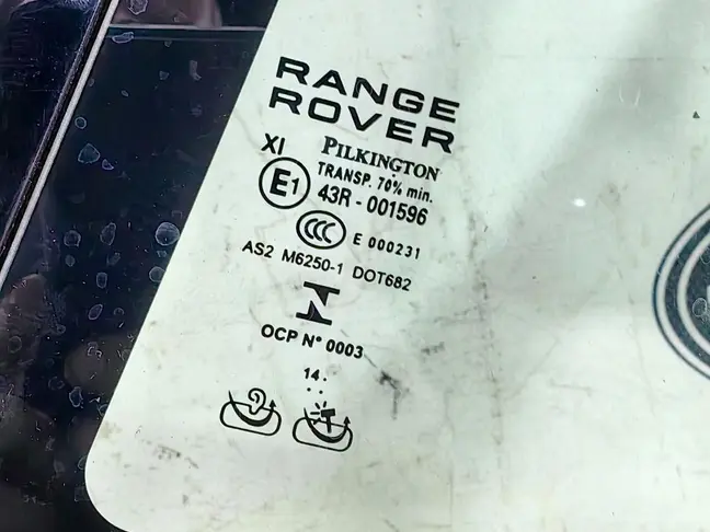 Форточка задняя левая Range Rover 4 L405 светлое