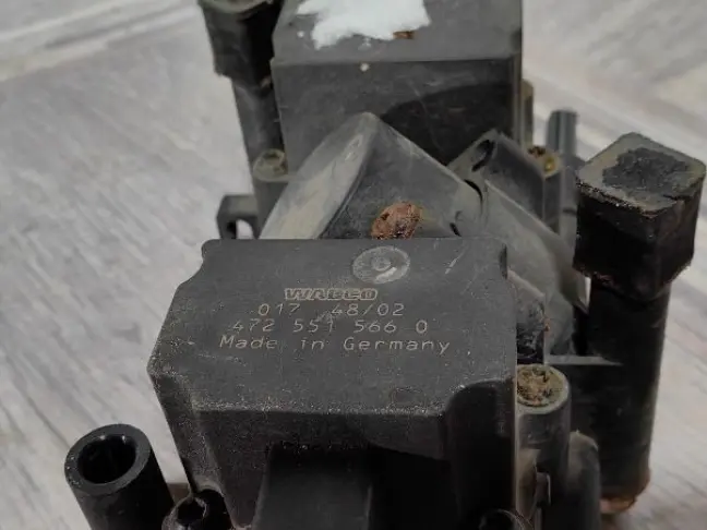 Блок клапанов центральный Range Rover L322 02-05