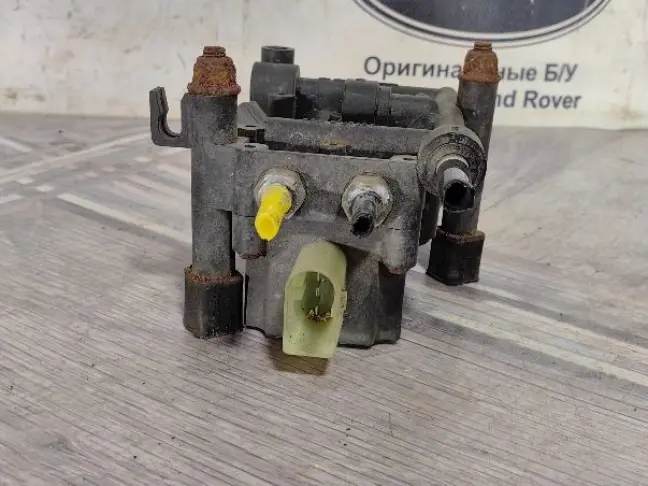 Блок клапанов центральный Range Rover L322 02-05