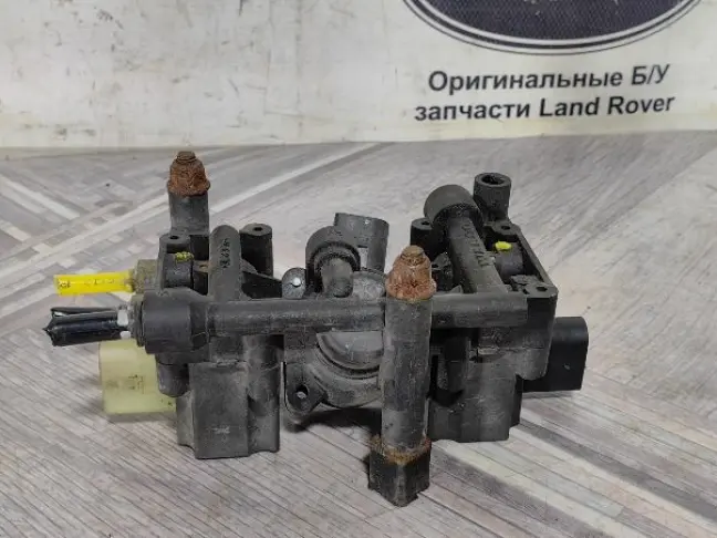 Блок клапанов центральный Range Rover L322 02-05