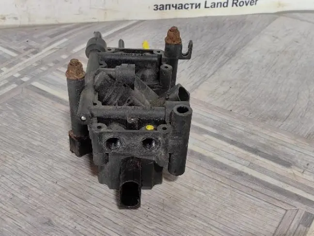 Блок клапанов центральный Range Rover L322 02-05