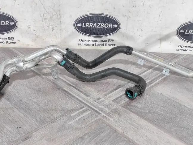 Патрубок охлаждения Range Rover Sport 2 L494 3.0SC