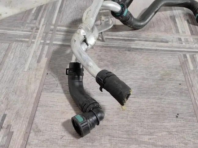 Патрубок охлаждения Range Rover Sport 2 L494 3.0SC