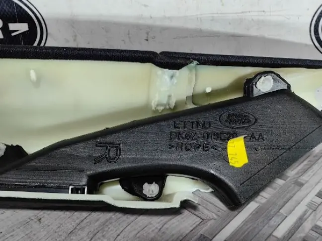 Обшивки стоек лобового стекла Range Rover L494