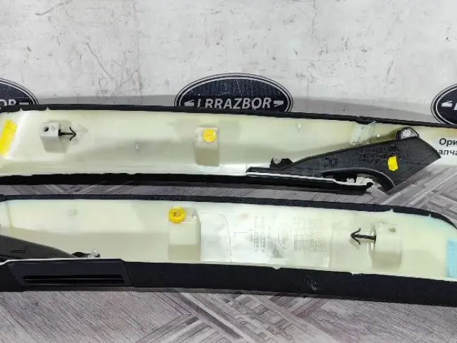 Обшивки стоек лобового стекла Range Rover L494