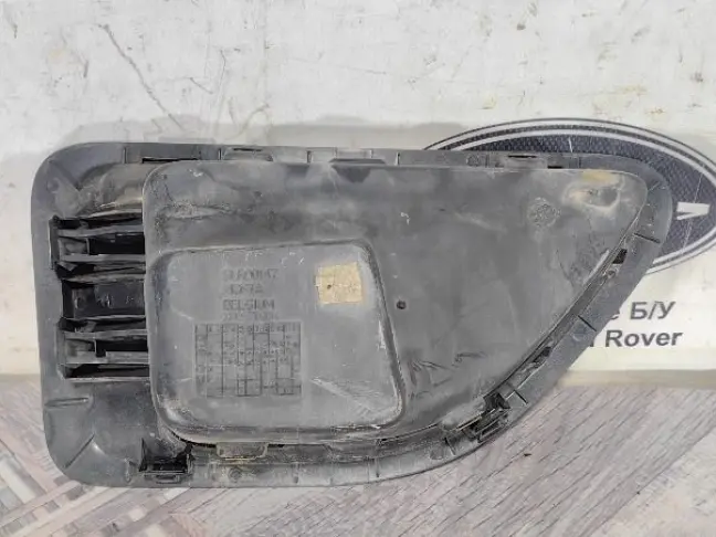 Жабра в крыло левая Range Rover Sport L320