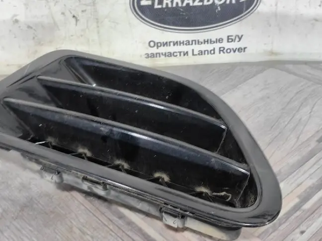 Жабра в крыло левая Range Rover Sport L320