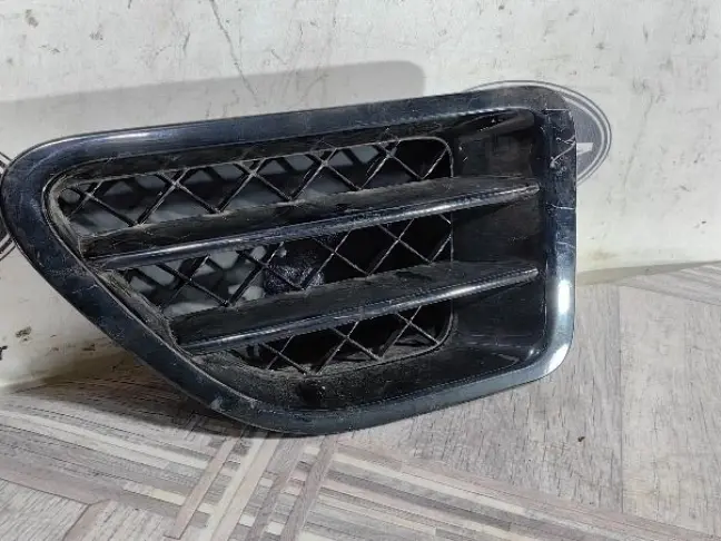 Жабра в крыло левая Range Rover Sport L320