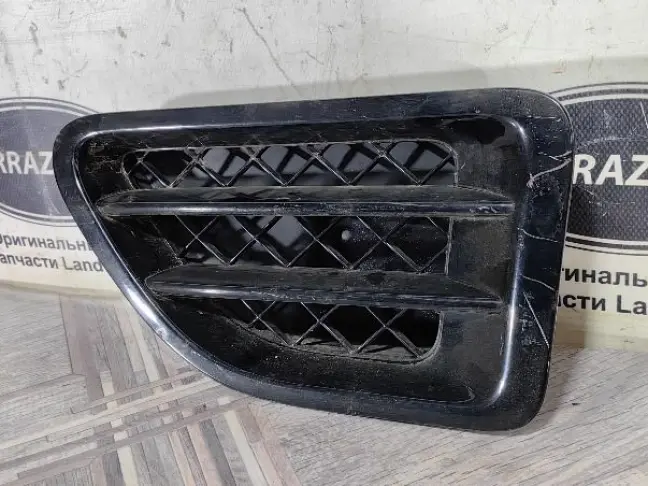 Жабра в крыло левая Range Rover Sport L320