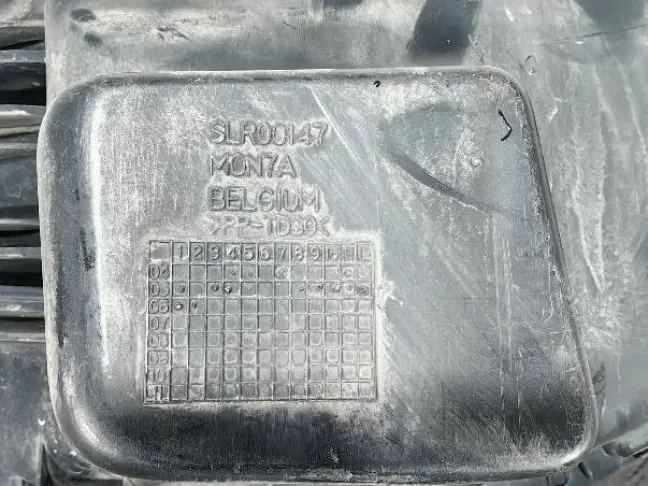 Жабра в крыло левая Range Rover Sport L320