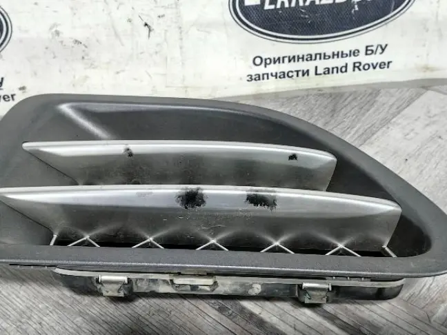 Жабра в крыло левая Range Rover Sport L320