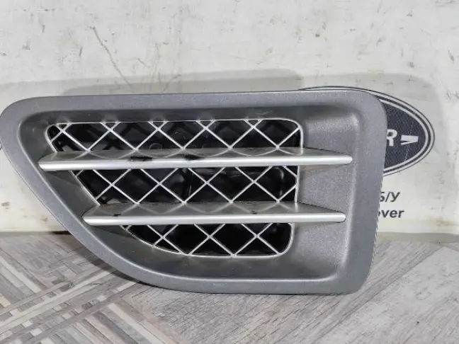 Жабра в крыло левая Range Rover Sport L320