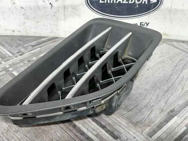 Жабра в крыло левая Range Rover Sport L320