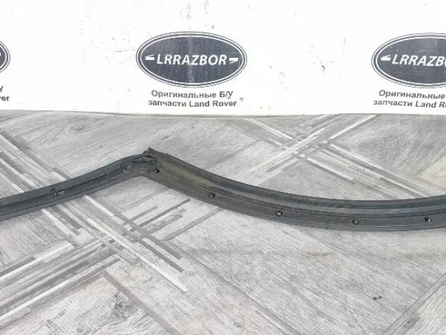 Уплотнитель двери задней левой Range Rover L322