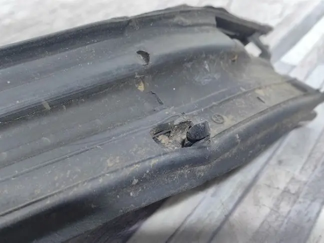 Уплотнитель двери задней левой Range Rover L322