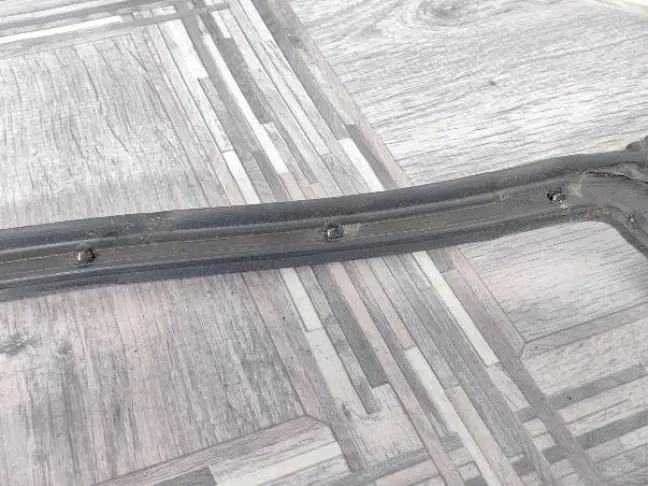 Уплотнитель двери задней левой Range Rover L322