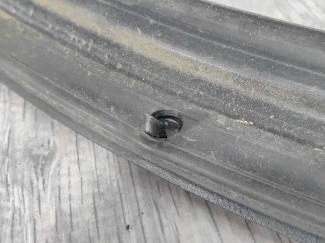 Уплотнитель двери задней левой Range Rover L322