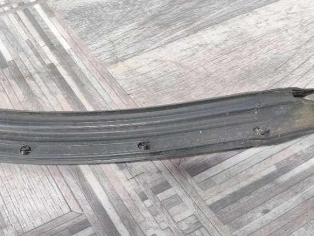 Уплотнитель двери задней левой Range Rover L322