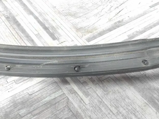 Уплотнитель двери задней левой Range Rover L322