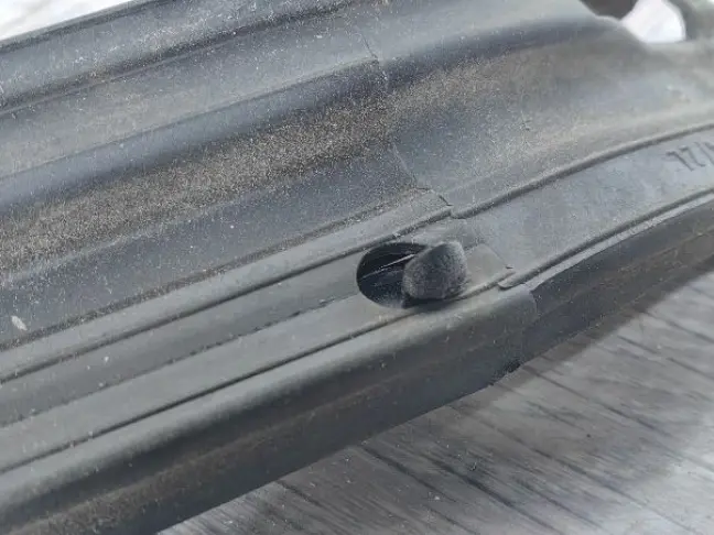 Уплотнитель двери задней левой Range Rover L322