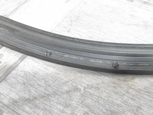 Уплотнитель двери задней левой Range Rover L322