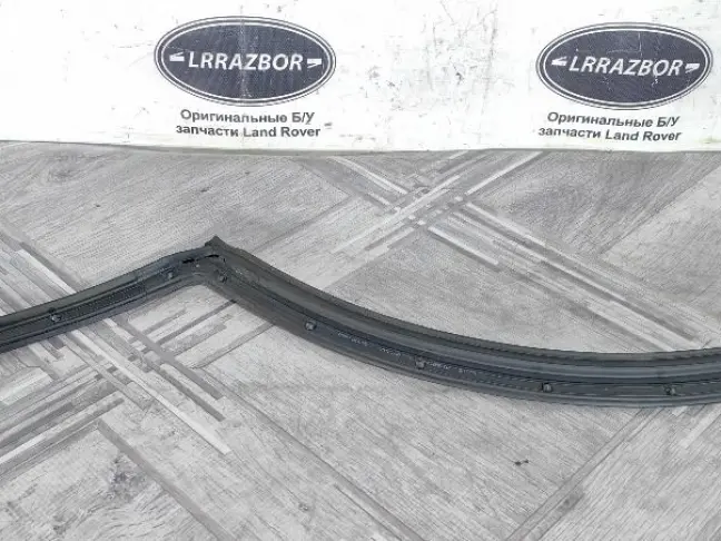 Уплотнитель двери задней левой Range Rover L322
