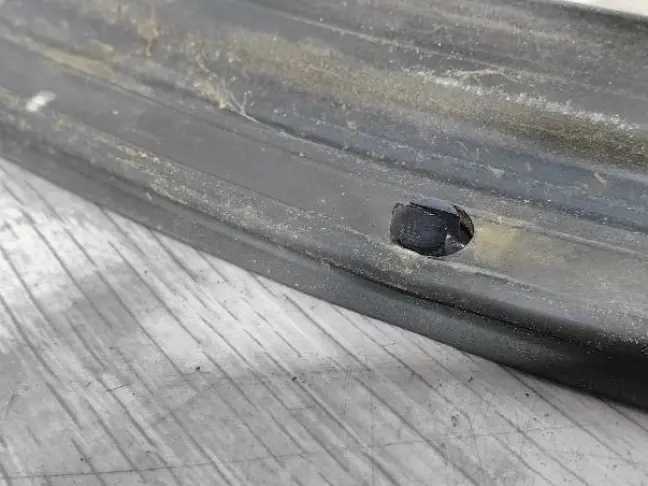 Уплотнитель двери задней левой Range Rover L322