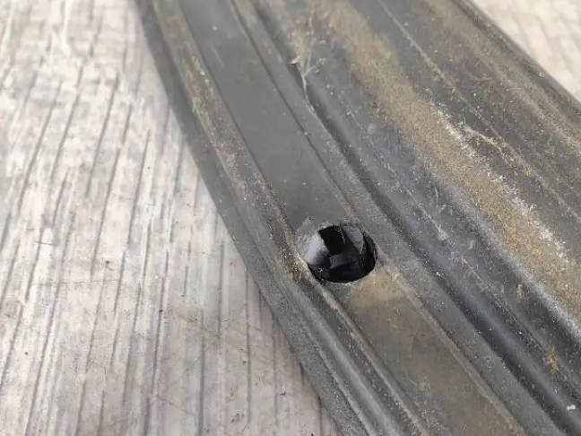 Уплотнитель двери задней левой Range Rover L322