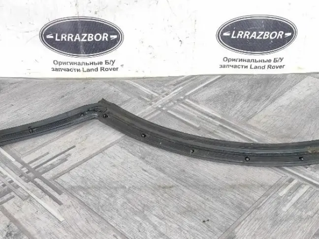 Уплотнитель двери задней левой Range Rover L322