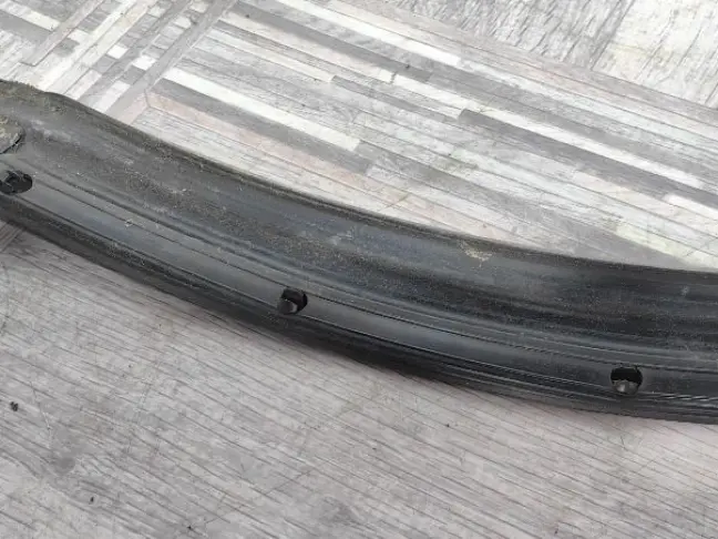 Уплотнитель двери задней левой Range Rover L322