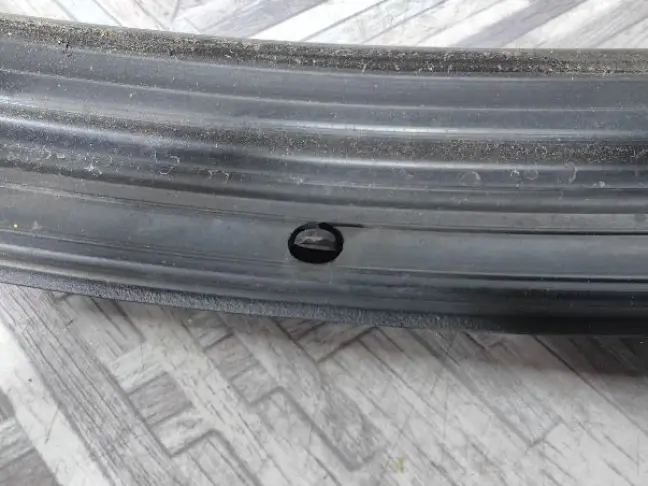 Уплотнитель двери задней левой Range Rover L322